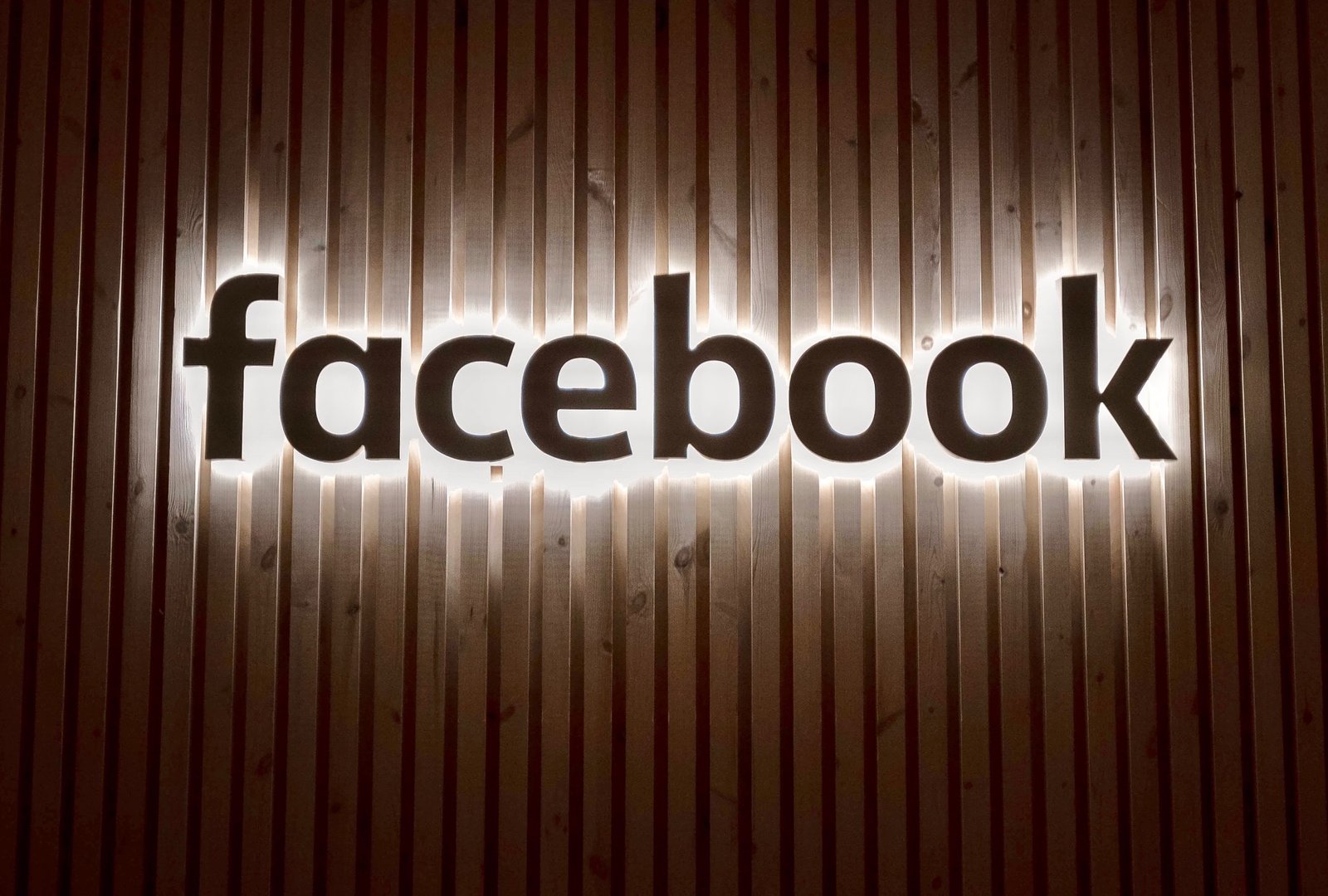 Facebook: malgrat tot, continua creixent