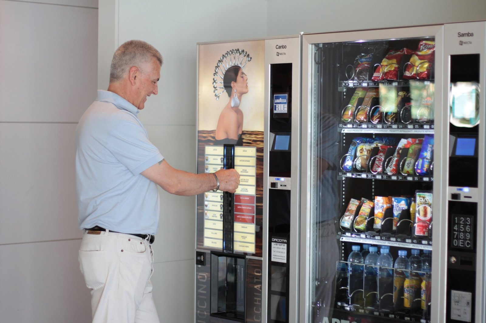 Gabinet de comunicación integral Dacota vending