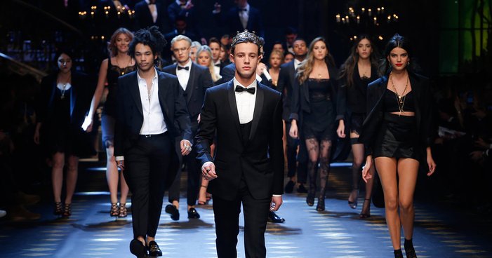 ¿Cómo influye la publicidad de la moda en la sociedad?