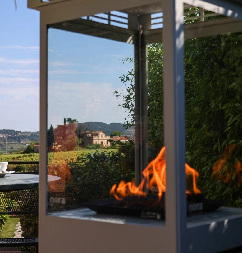 Example of visual content marketing for a decoration brand: modern fireplace lit with the message 'Pure fire. Design without limits', set in a cozy living room.